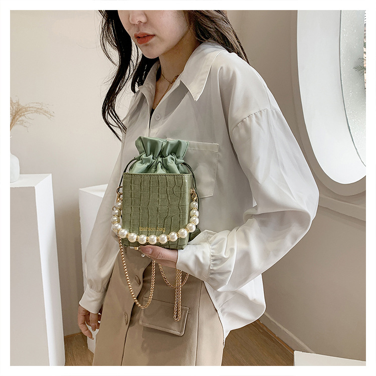 Retro Pearl Chain Stone Pattern Square Bag display picture 5