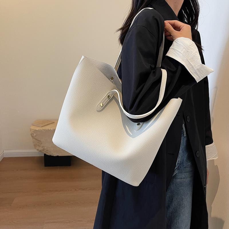 Bolsa de gran capacidad para mujeres 2023 nuevo simple versátil mochila textura casual para niños y madres en clase bolsa de viaje image 3