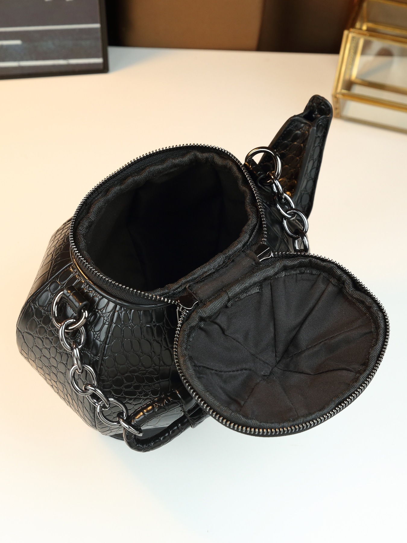 Quirky Crocodile Pattern Shoulder Bag Novelty Teapot Shaped Handbag_voghion.com