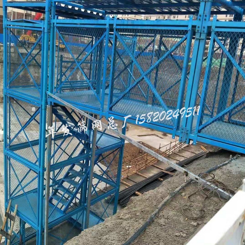 工地防护爬梯笼 防雨防砸顶深基坑爬梯铁丝网梯笼