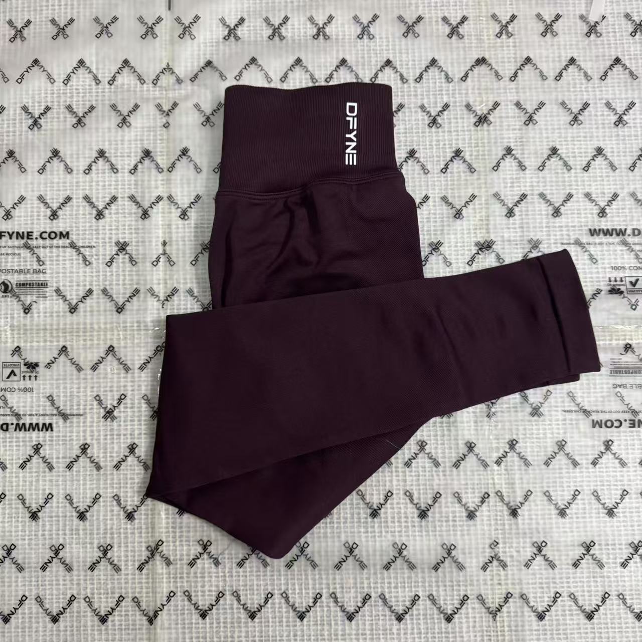 Aliexpress nuevo DFYNE mangas cortas mate nylon alta elástica cuerpo apretado sin bordas de acondicionamiento deportivo T mangas cortas