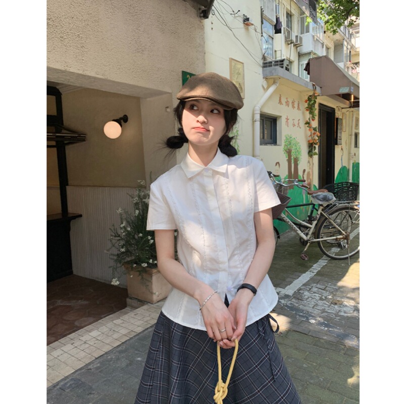 White Short-Sleeved Shirt for Women Summer College Style Top Design Lace Slim Shirt