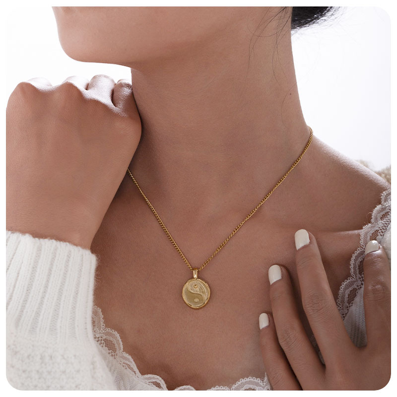 Taina Tai Chi moneda de oro redonda 18k oro collar de acero inoxidable cadena de clavícula de mujer lujo ligero al por mayor cadena de suéter image 5