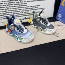 ����Ʒ��ͯЬ2025��ͯ�\�ӆξW�ϵ�Ь�к��@��Ь�NƬ�׼~��Ь���l