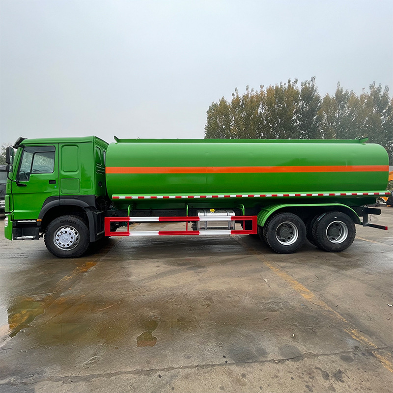 后八轮柴油汽油移动加油车 重汽豪沃20方铝合金运输罐车 出口非洲