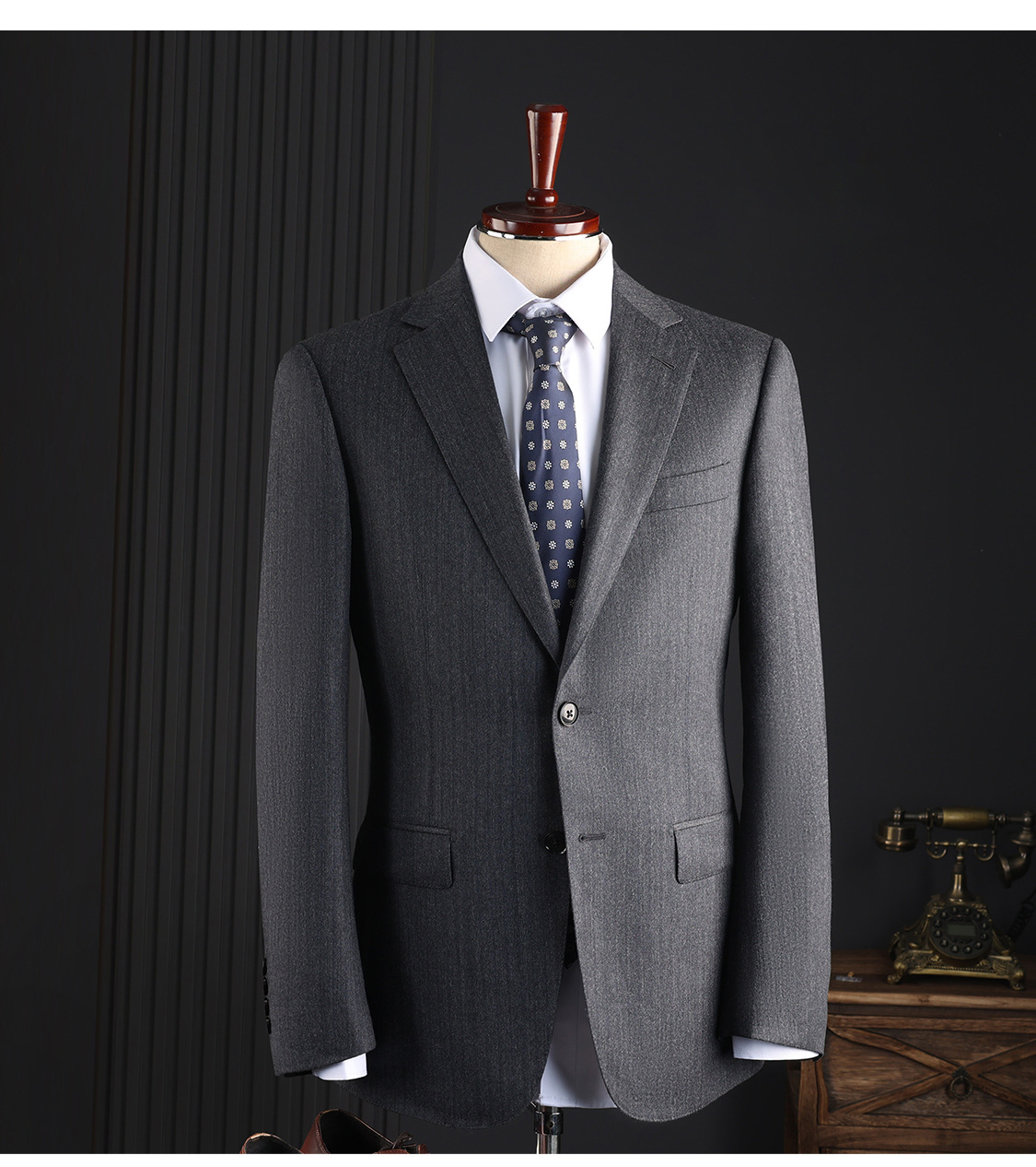 Men's Slim Fit Wool Suit - Wrinkle Resistant Business Wedding Attire_voghion.com