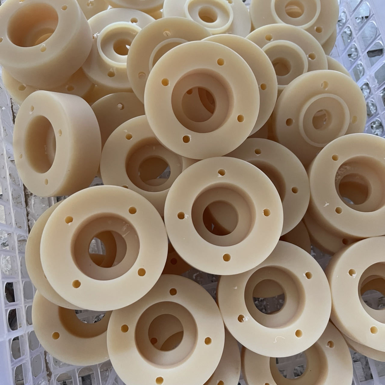 尼龙板黑色mc尼龙板加工件米黄色耐磨尼龙垫块异形尼龙件