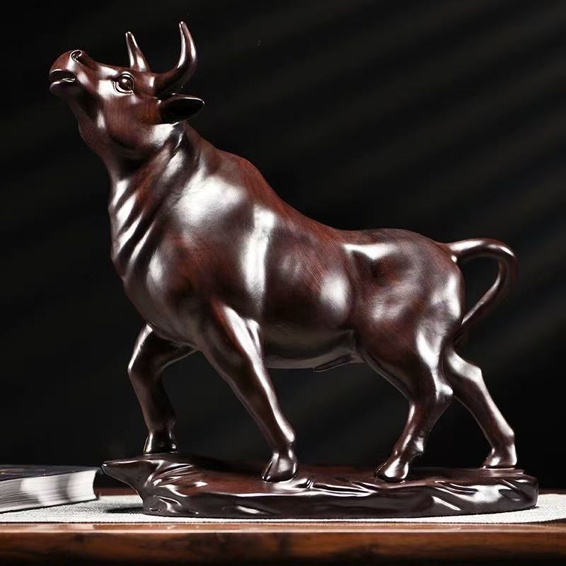 木雕牛摆件动物十二生肖牛黑檀实木牛财运如虹家居客厅布局工艺品