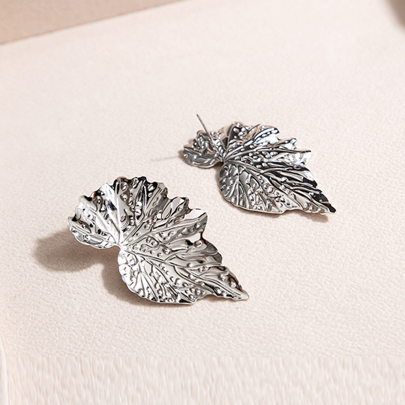 Daily Occasion Iron Material 1 Pair Exaggerated Fashion Punk Leaf Metal Iron Women'S Earrings Ear Studs
