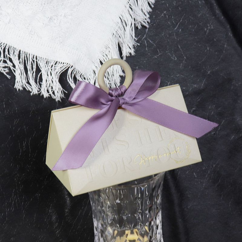 クリエイティブシャンパン色の手提げ婚約結婚結婚式の三角喜糖箱木環お土産魚尾紗喜糖箱|undefined