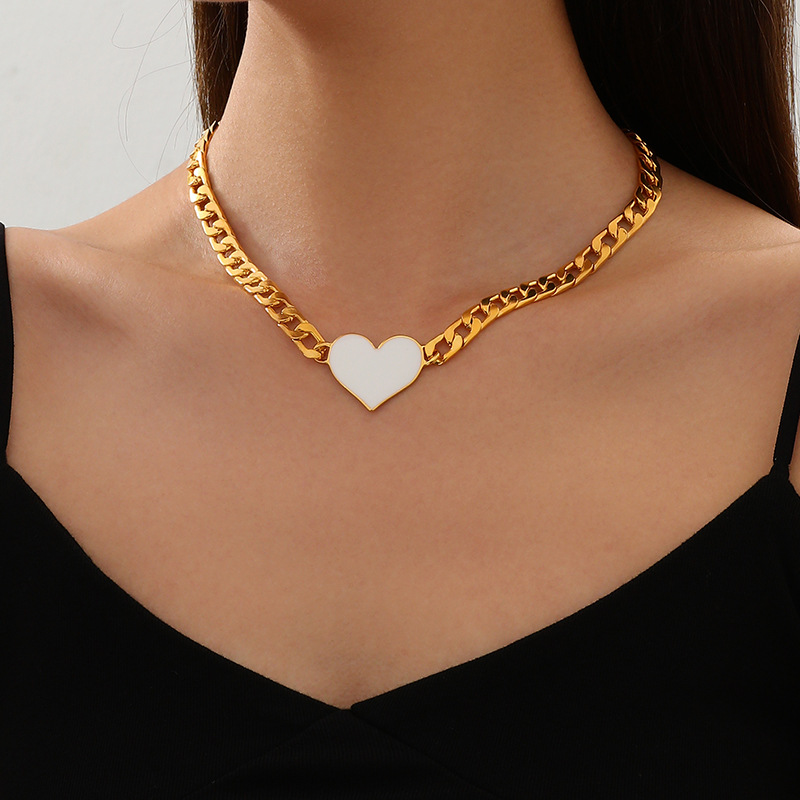 Temperamento de moda europeo y americano salvaje estilo europeo y americano cadena de metal amor rojo corazón melocotón dama colgante collar cadena gruesa