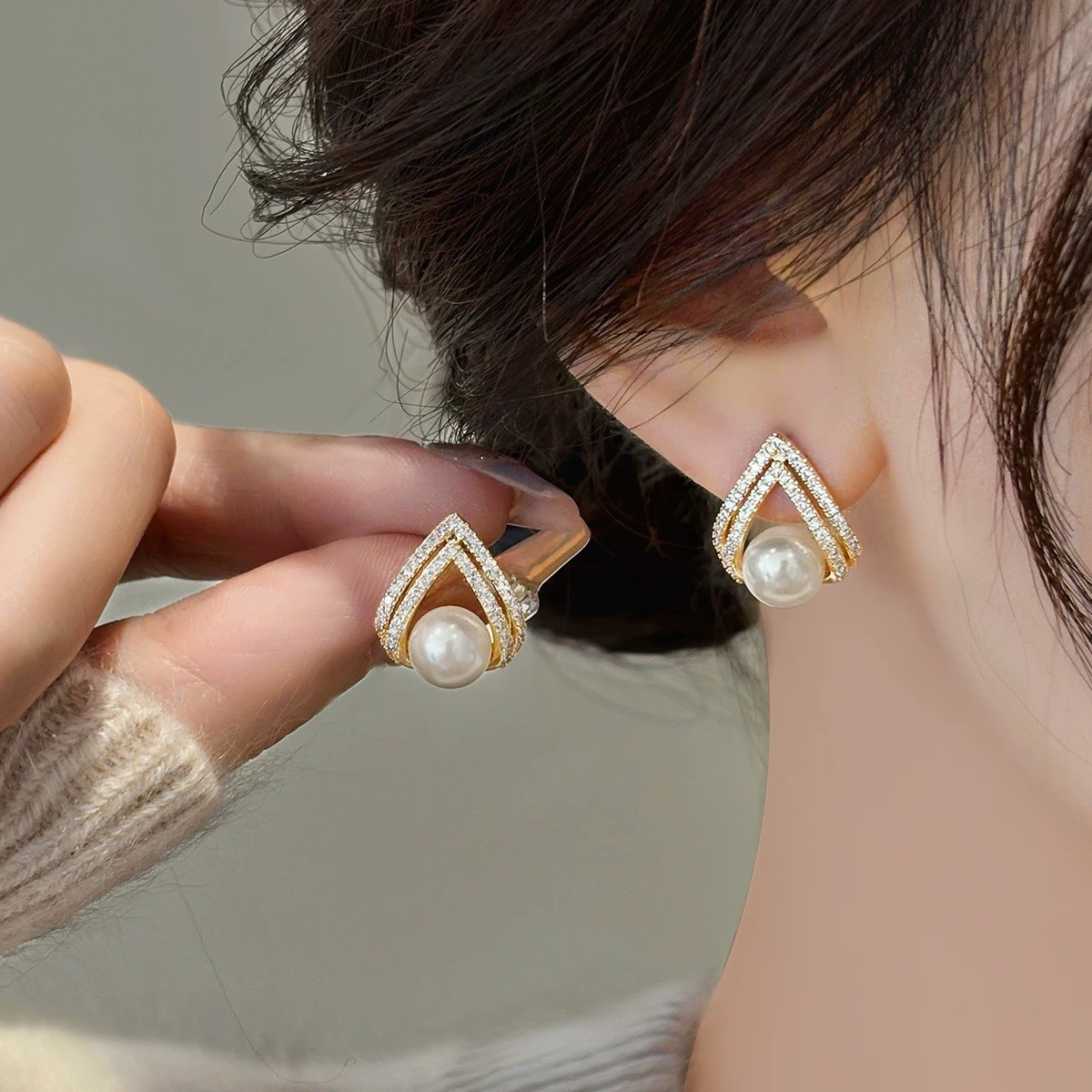 Small design retro burgundy white earrings pearl