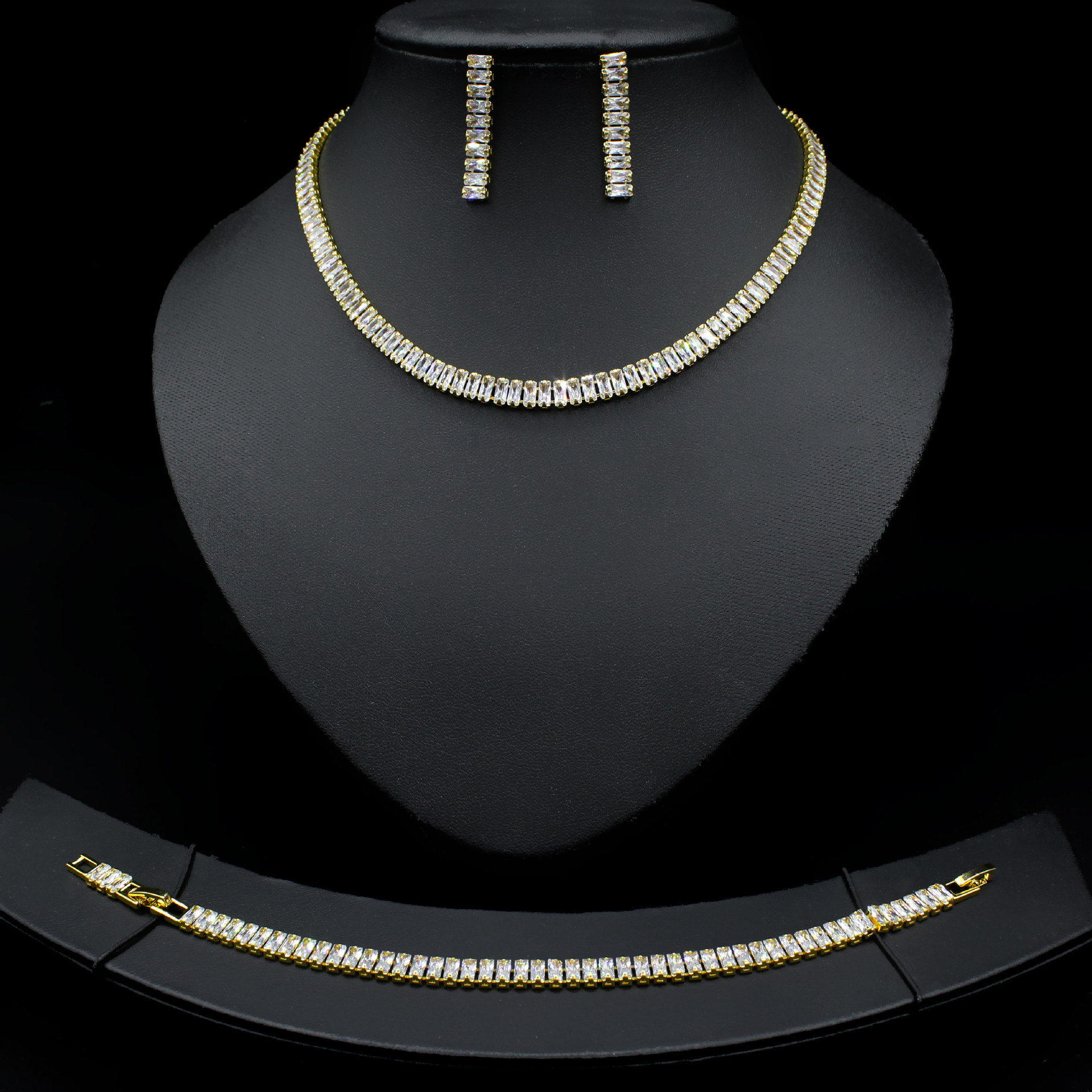 Luxuriös Quadrat Kupfer Inlay Zirkon Frau Armbänder Ohrringe Halskette display picture 1