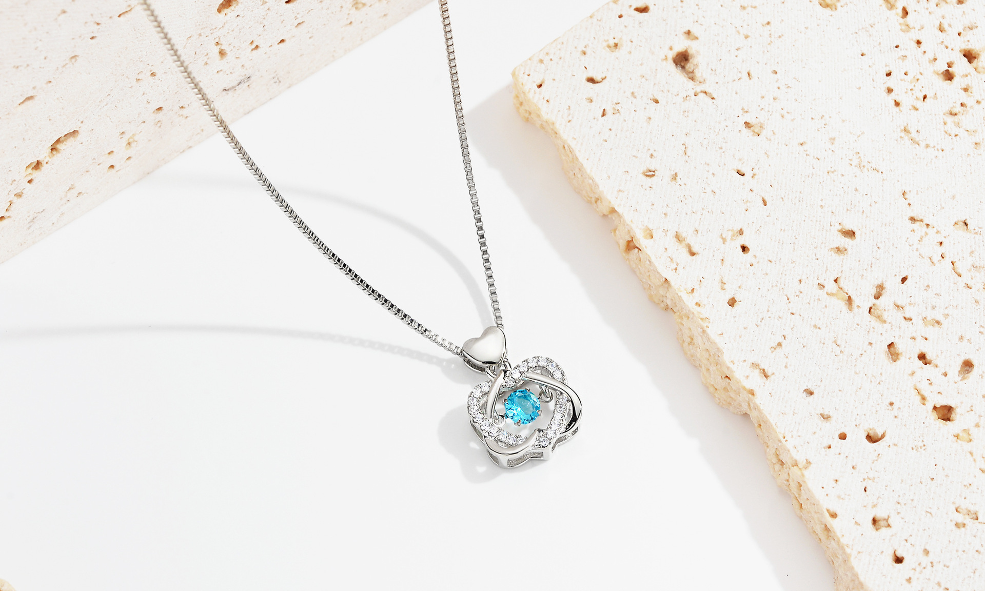 Elegant Heart Shape Copper Plating Rhinestones Pendant Necklace