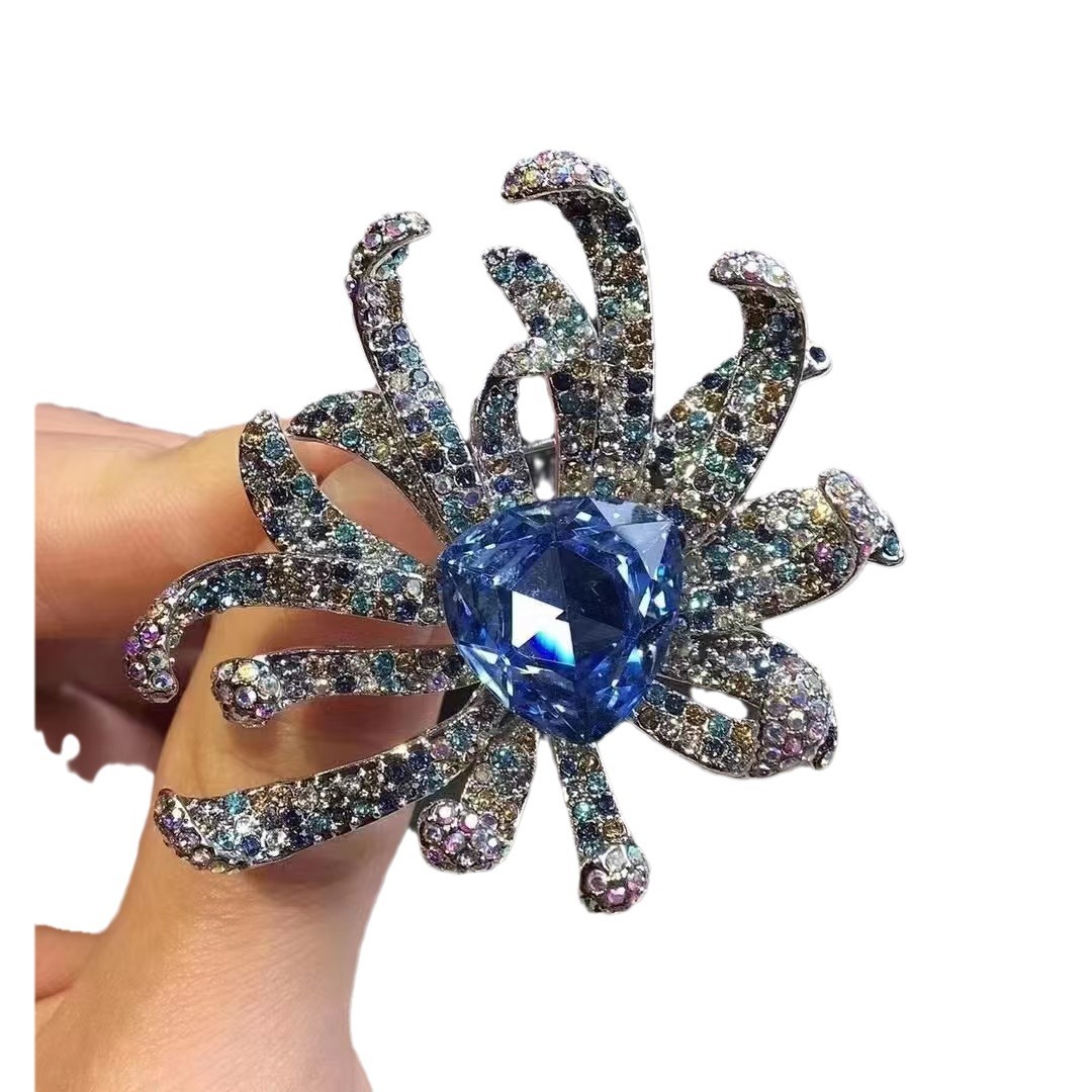 Lüks Avusturya Kristal Krizantem Broşu_voghion.com