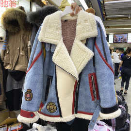 W9Q2024冬季新款韩版洋气百搭立领机车服牛仔拼接羊羔毛外套女