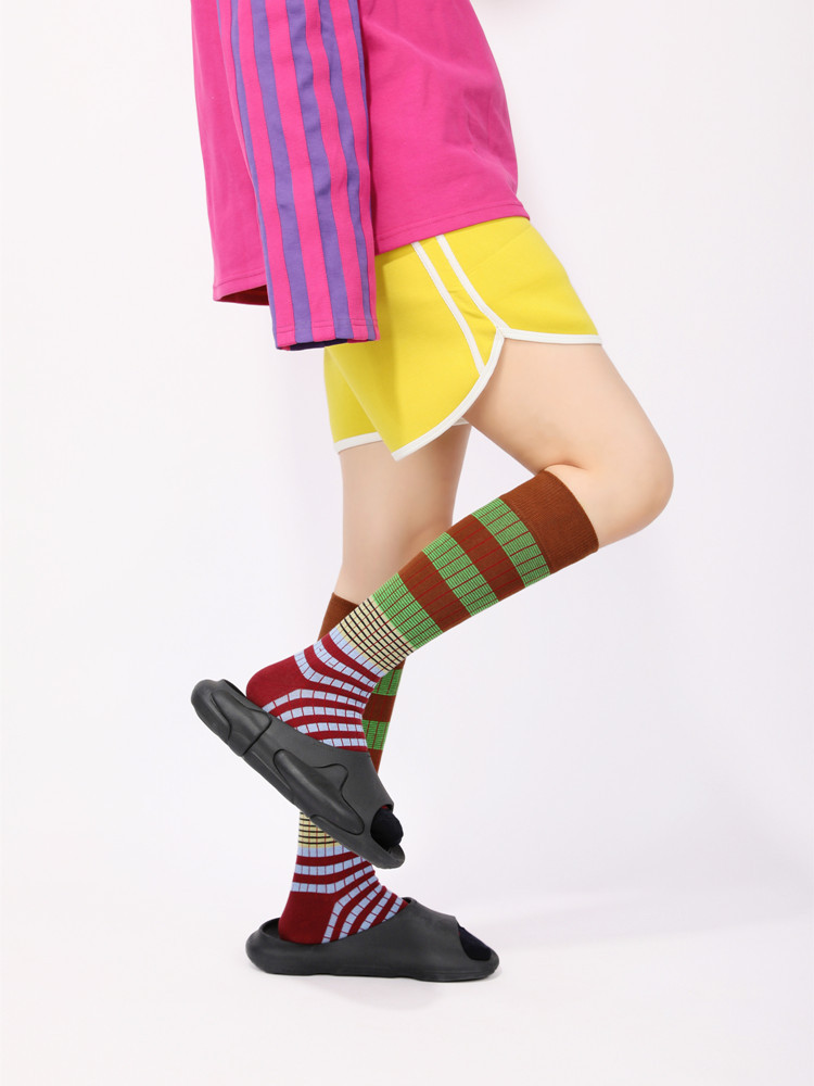 Women's Fashion Stripe Cotton Jacquard Crew Socks 1 Set display picture 4