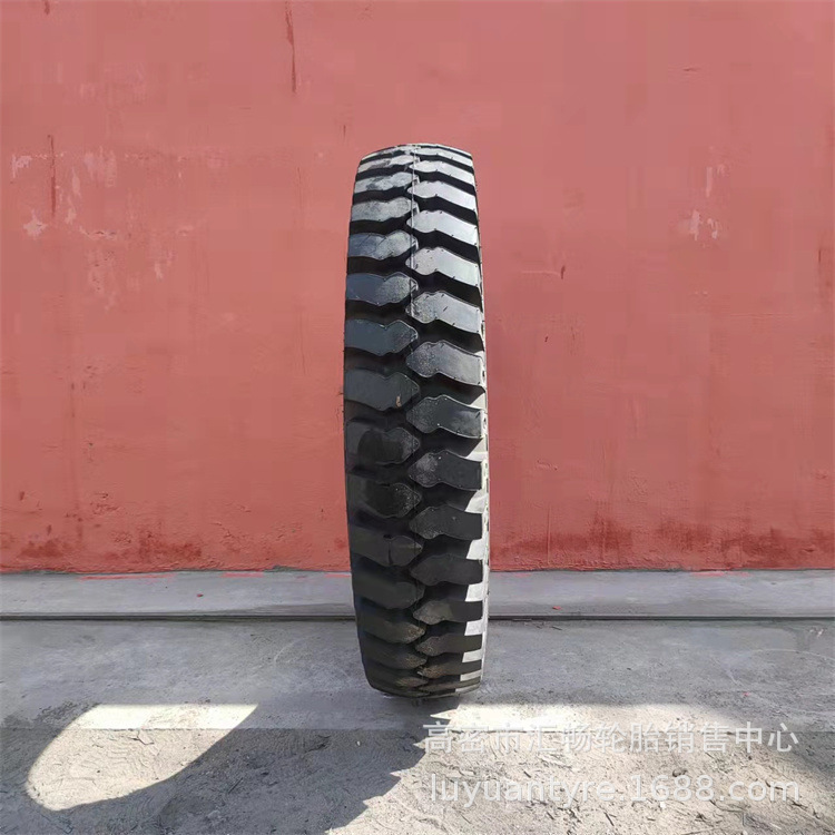 9.00-20 矿用工程轮胎 10.00-20 矿山花纹轮胎 工程轮胎