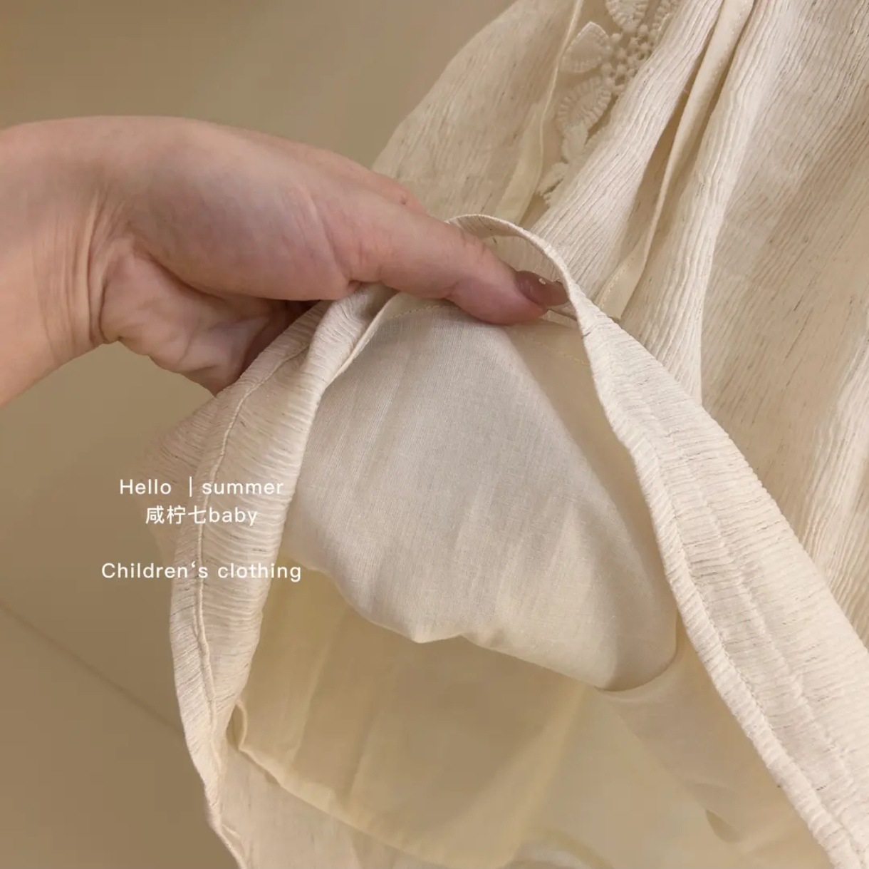 Qi Qiqi nicho temperamento vestido de cordón bebé verano nuevo vestido de vacaciones vestido de moda infantil