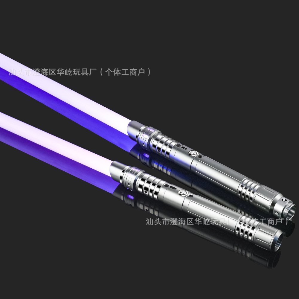 Espada láser de metal transfronteriza Palillo luminoso para niños Sable de luz de 7 colores dos en uno Juguete de espada láser luminosa recargable