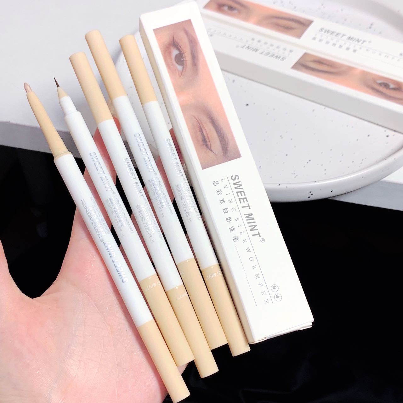 SWEET MINT Double-headed Sleeping Pen, dual-purpose pearlescent fine flash, shadow Outlining pen, eyeliner and eyeshadow in one undefined