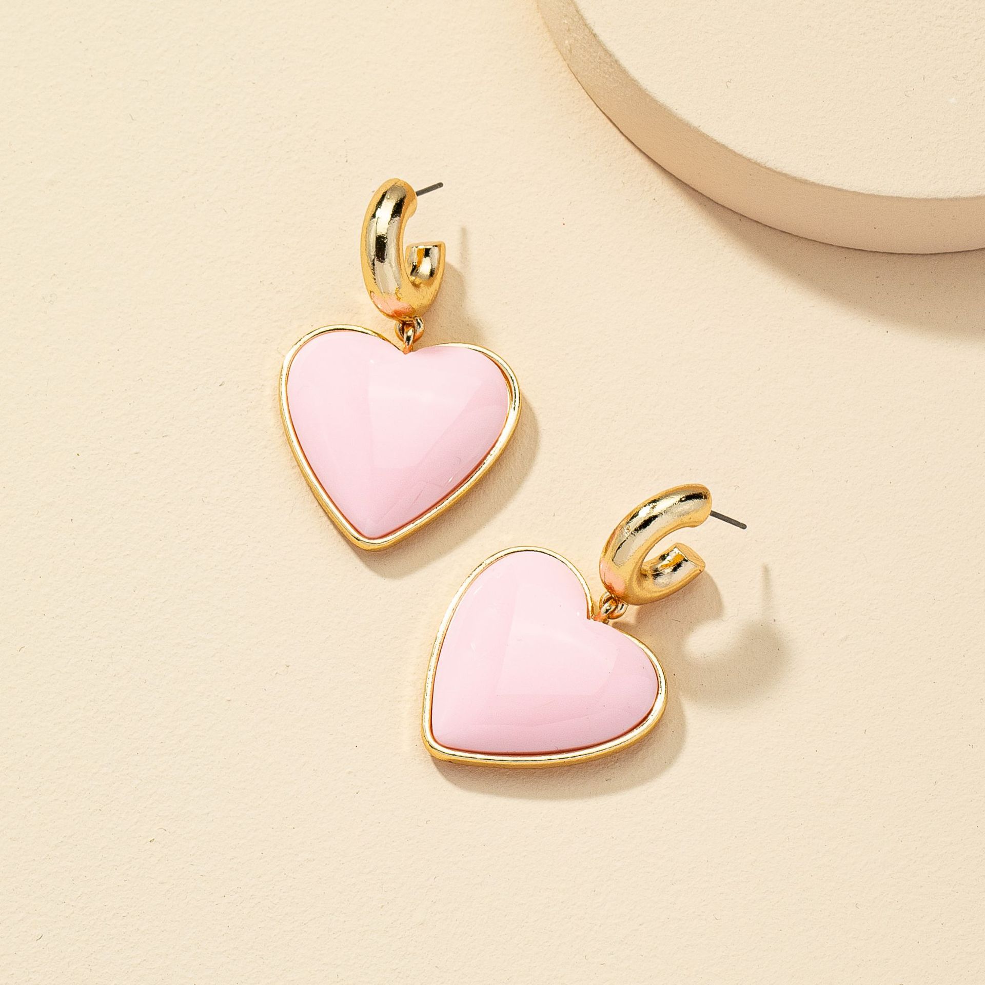 European And American Popular New Accessories Wholesale 1 Pair Exaggerated Peach Heart Earrings Fashion Earrings Qingdao Jewelry display picture 2