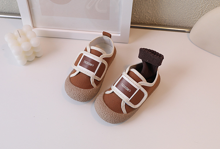 Koreansk barncanvas 2023 vår och höst nya pojkar Casual Baotou flickor mjuk sula Anti-halk babyskor_voghion.com