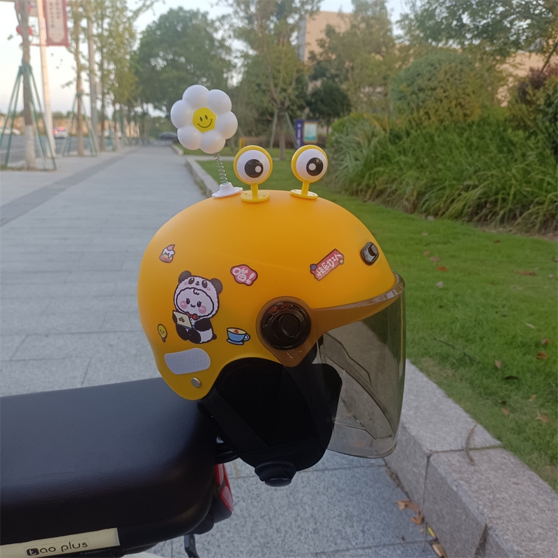 New national standard 3C years old children 1-5 years old electric car motorcycle four seasons universal ear protection adjustable helmet half helmet
