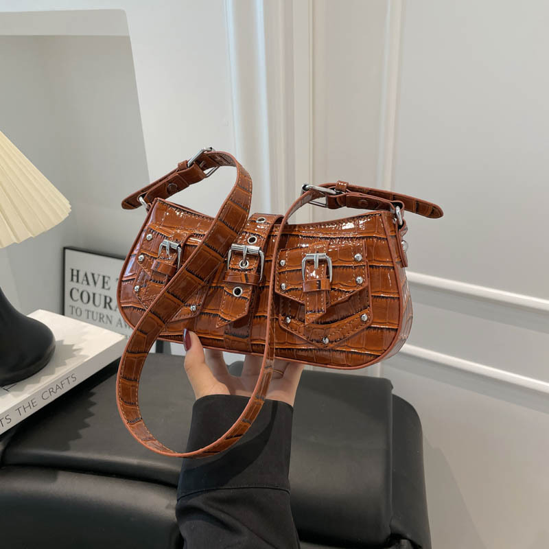 Borsa a spalla baguette da donna con borchie stile europeo_voghion.com