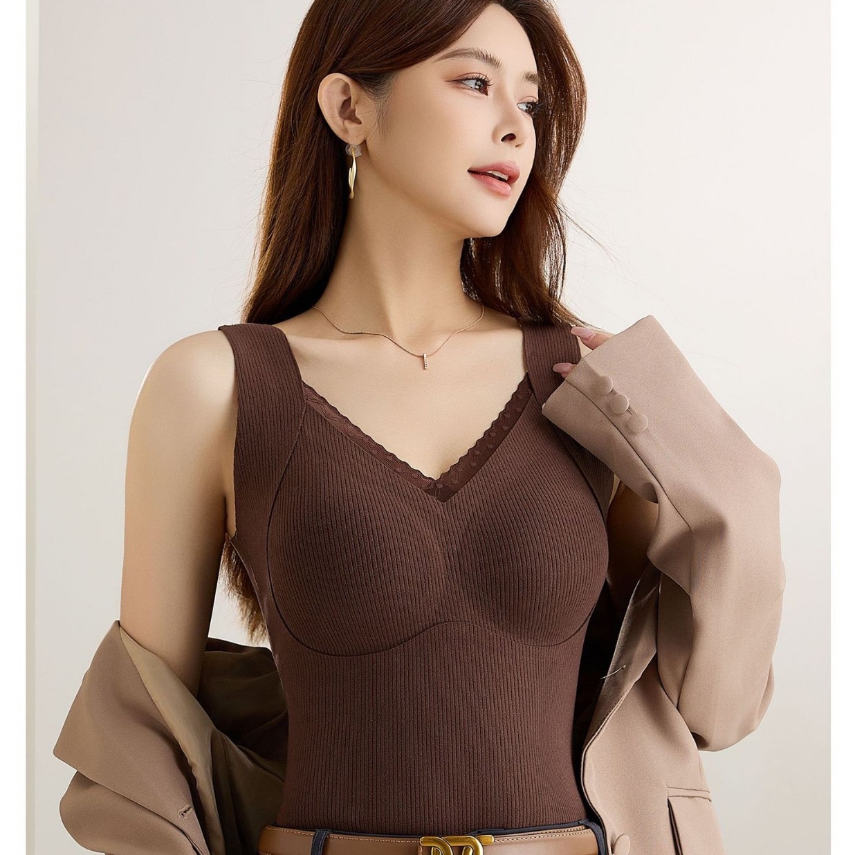 En otoño e invierno, el encaje empalma la ropa interior térmica de Cachemira de cuello V sin sujetador y sin marcas, la taza fija se reúne y el chaleco molido.