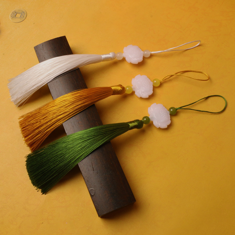 12cm imitation white jade double-sided lotus tassel spike Chinese clothing pressure lapel hanging spike home spike gift box spike wholesale 12cm imitation white jade double-sided lotus tassel spike Chinese clothing pressure lapel hanging spike home spike gift box spike wholesale