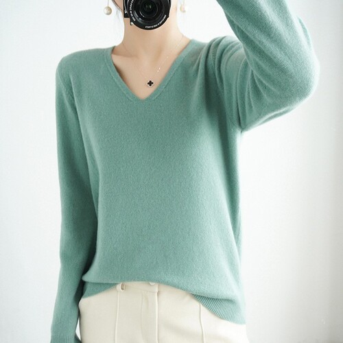 Summer loose-fit slimming low-V-neck knitted base shirt, winter women's pullover sweater, solid-color top