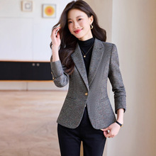 毛呢短款西装外套女2025新款休闲小个子冬季加厚羊毛格子西服上衣