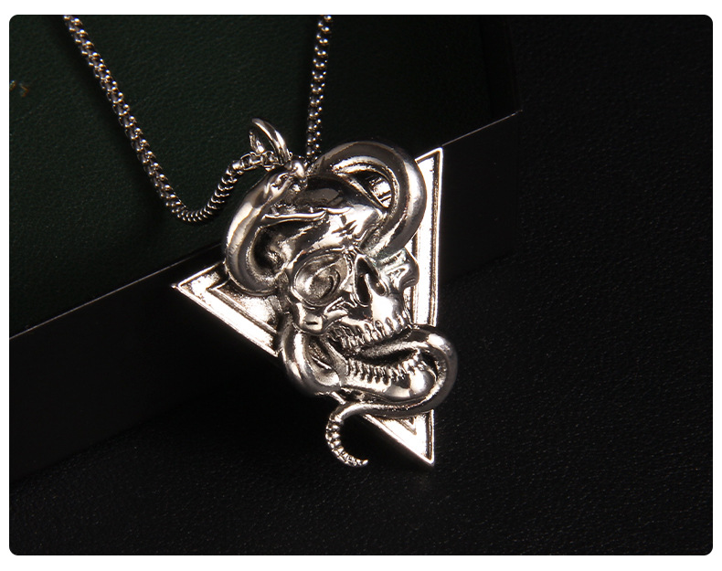 Bijoux En Gros Hip Hop Serpent Crâne Acier Inoxydable 201 Alliage De Zinc Placage Pendentif display picture 1