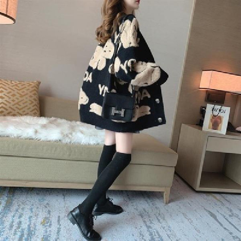 セーターの女性のコート秋冬の婦人服2023新型のファッションはだらだらしています。