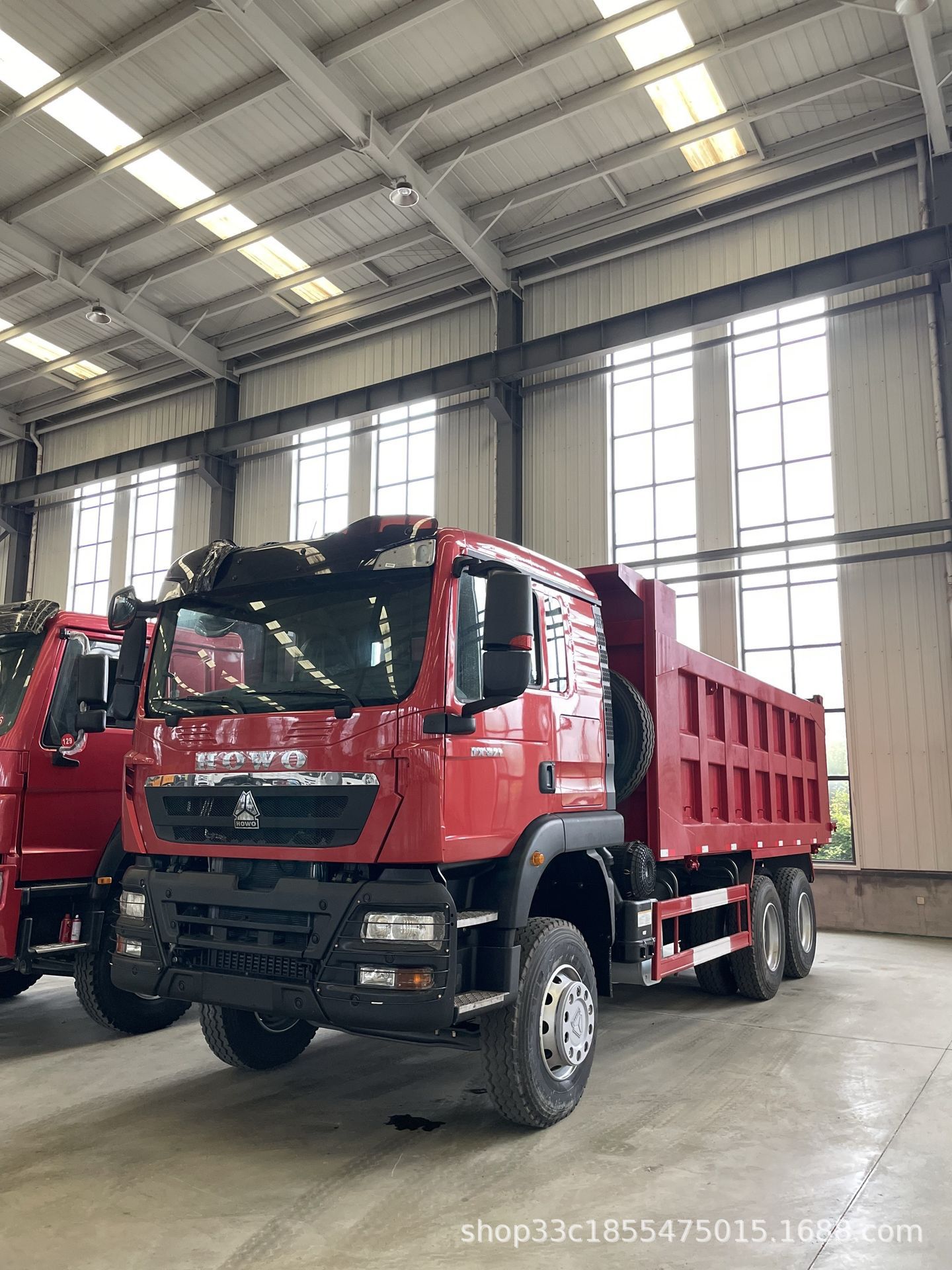Export Howotx Eight-Wheel Dump Truck with Euro 2 Emissions for Heavy-Duty Engineering, Direct Supply from the Factory