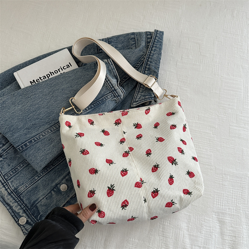 Bolsas de impresión de fresas populares de vellón mujeres coreanas de verano 2024 nuevo cross-border mochila de hombro bolsas de cubo