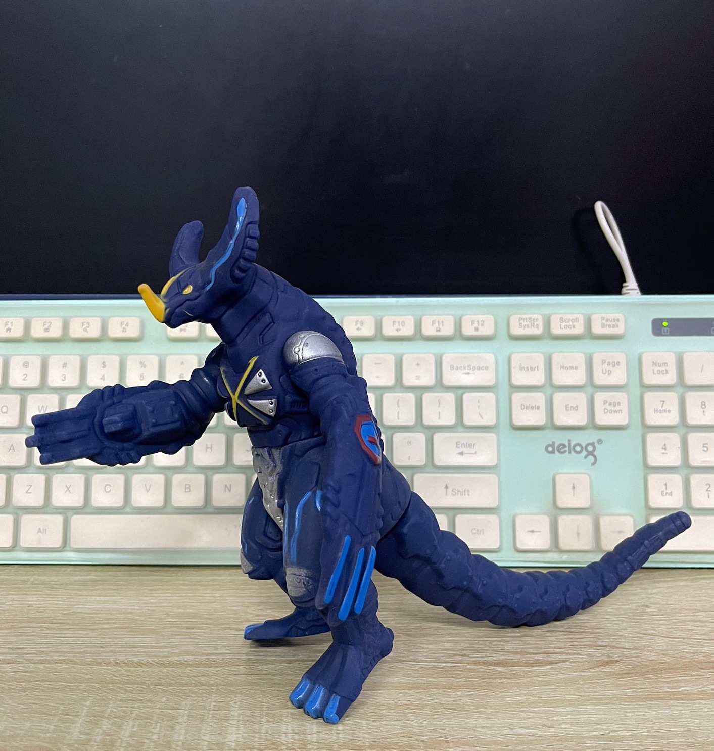 大型モンスタービニールソフトラバーウルトラマンモンスターおもちゃ男の子子供のおもちゃ夜市景勝地露店モンスター