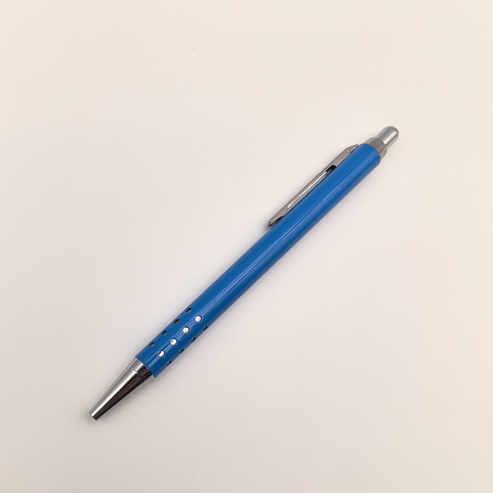 Metal multicolor 24 agujeros bolígrafo hotelero publicidad creativa bolígrafo regalo fino bolígrafo de metal personalizado