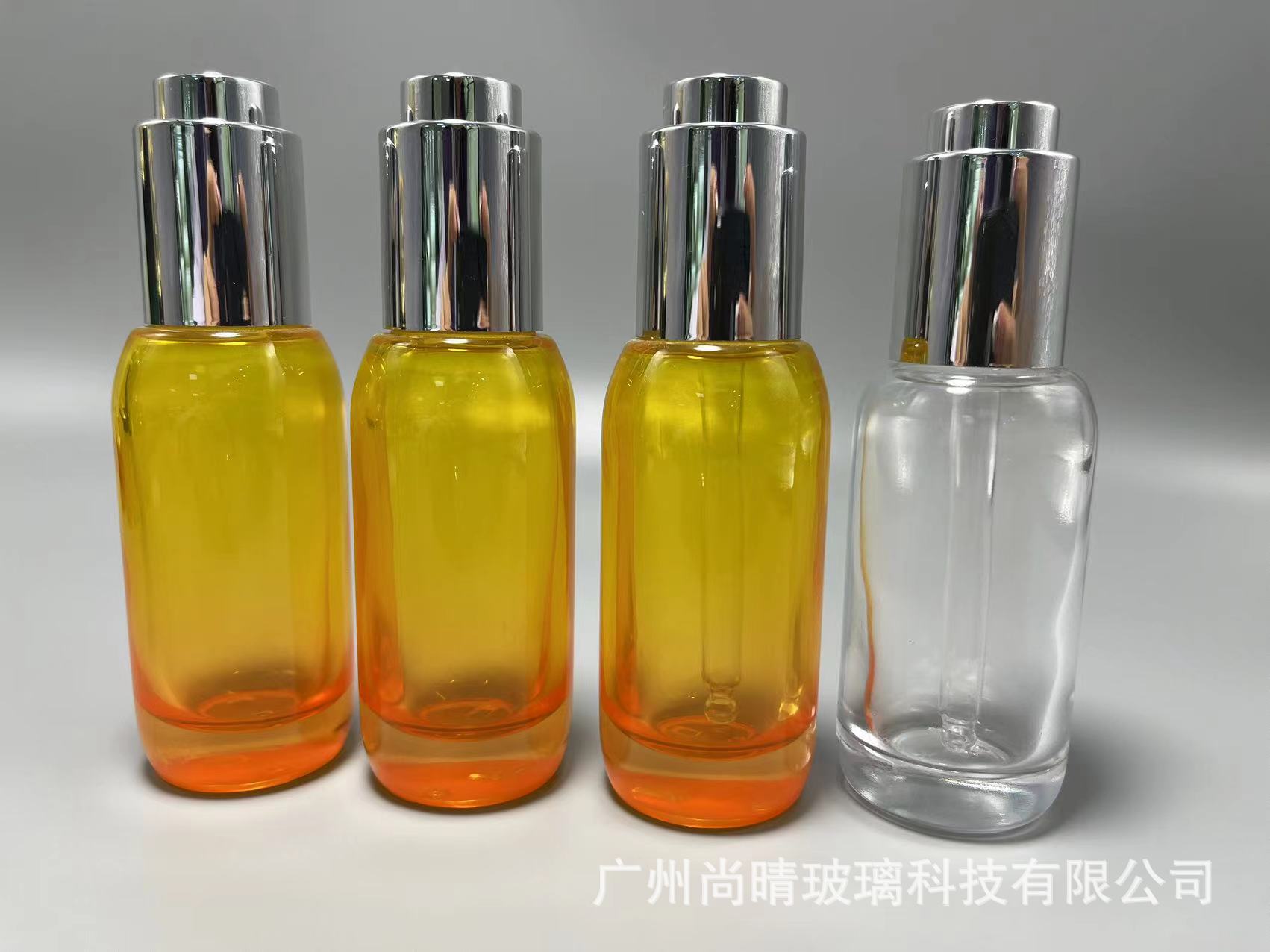 En stock suministro botella de 30ml de líquido esencia al por mayor transparente cilíndrica botella de fondo grueso prensa gota bomba cosmética sub-botella