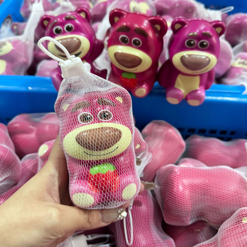 網袋の卵の子のパーティーはおもちゃを解凍してゆっくりと弾みます。|undefined
