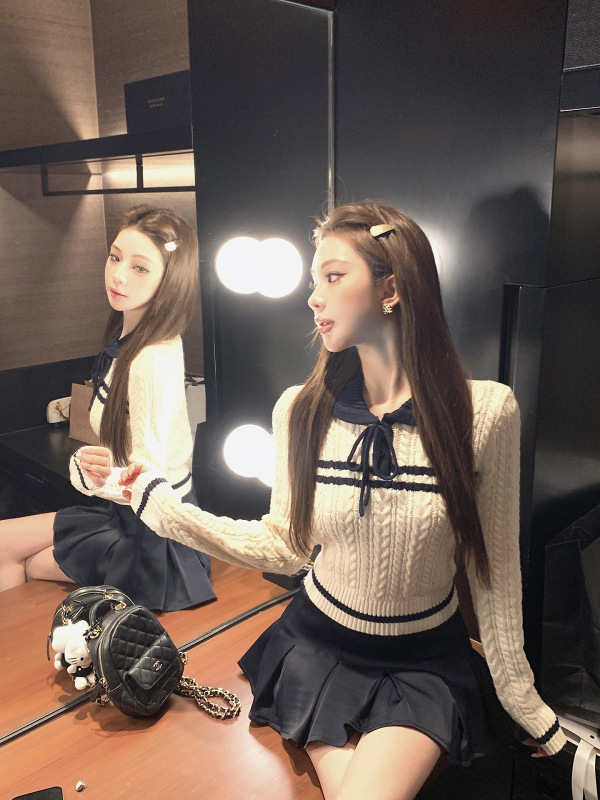 邱肉瑶 Miu系气质麻花蝴蝶结针织衫女秋季新款学院风休闲上衣|undefined