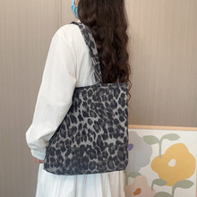 韩版个性时尚百搭豹纹水桶包休闲户外手提单肩包大容量帆布包