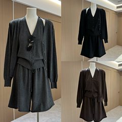 秋季新款韩版百搭显瘦V领针织开衫+挂脖背心+抽绳短裤套装三件套