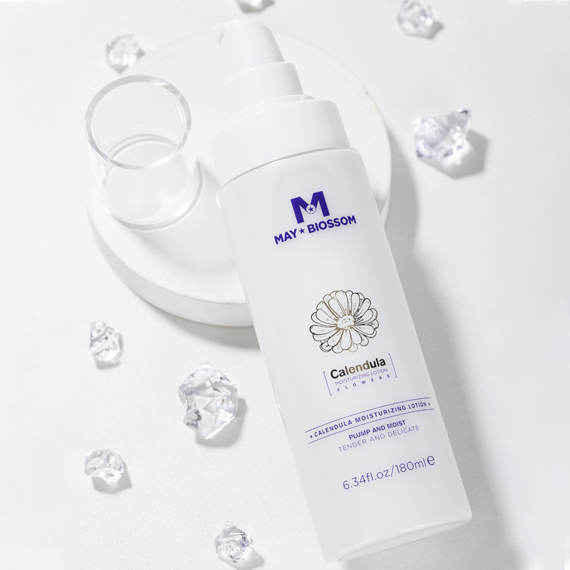 Moisturizing refreshing lotion with calendula
