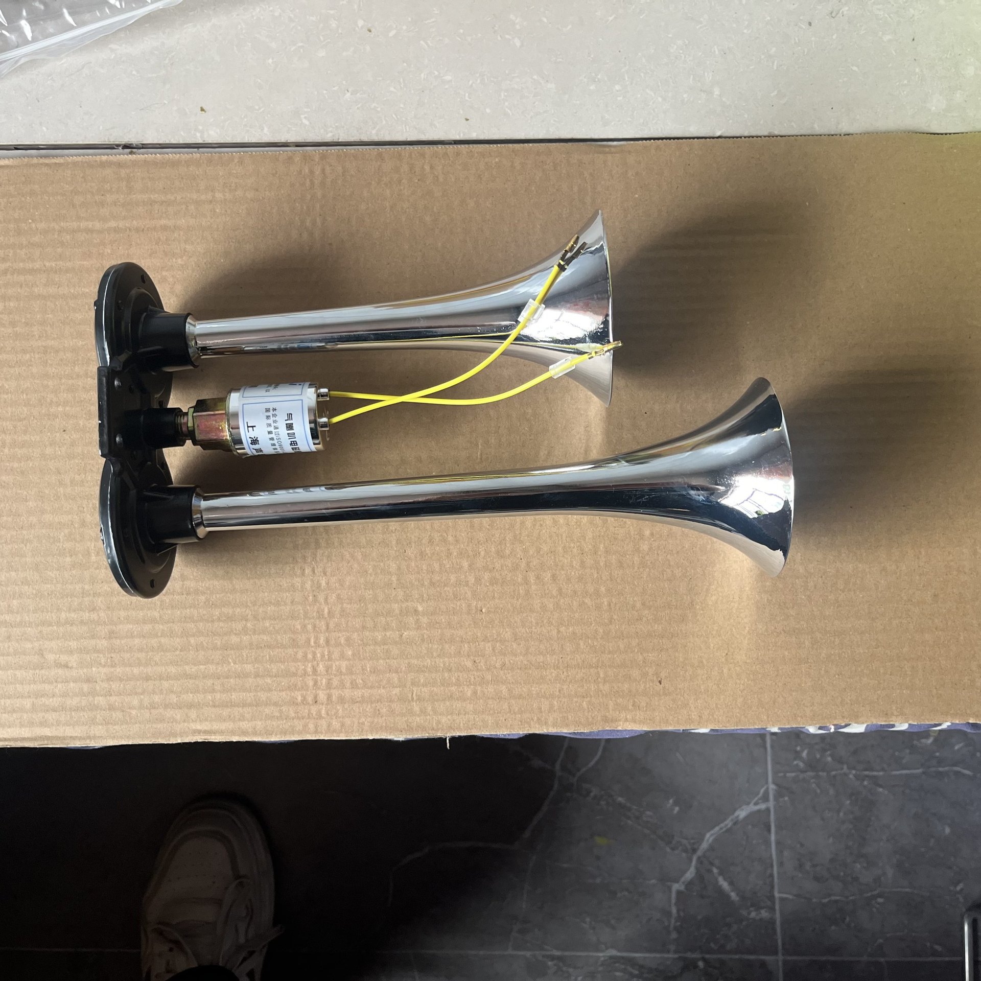 Large Truck 12V 24V Electric Air Horn, High-Pitched Super Loud Waterproof Metal Dual-Tube Universal Horn