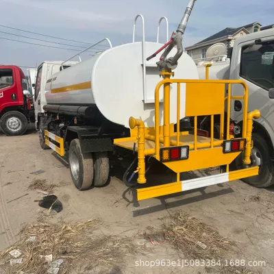 Export Dongfeng 4-Cubic Meter and 6-Cubic Meter Guardrail Cleaning Vehicles for City Road and Highway Guardrail Cleaning (Suvarma maşınları)