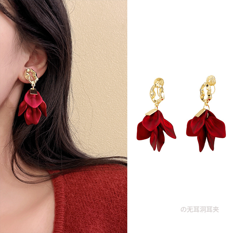 Earrings French Retro Elegant Elegant Red Petal Pendant Earrings Fashion Festive Mosquito Incense Plate Ear Clip without Ear Holes