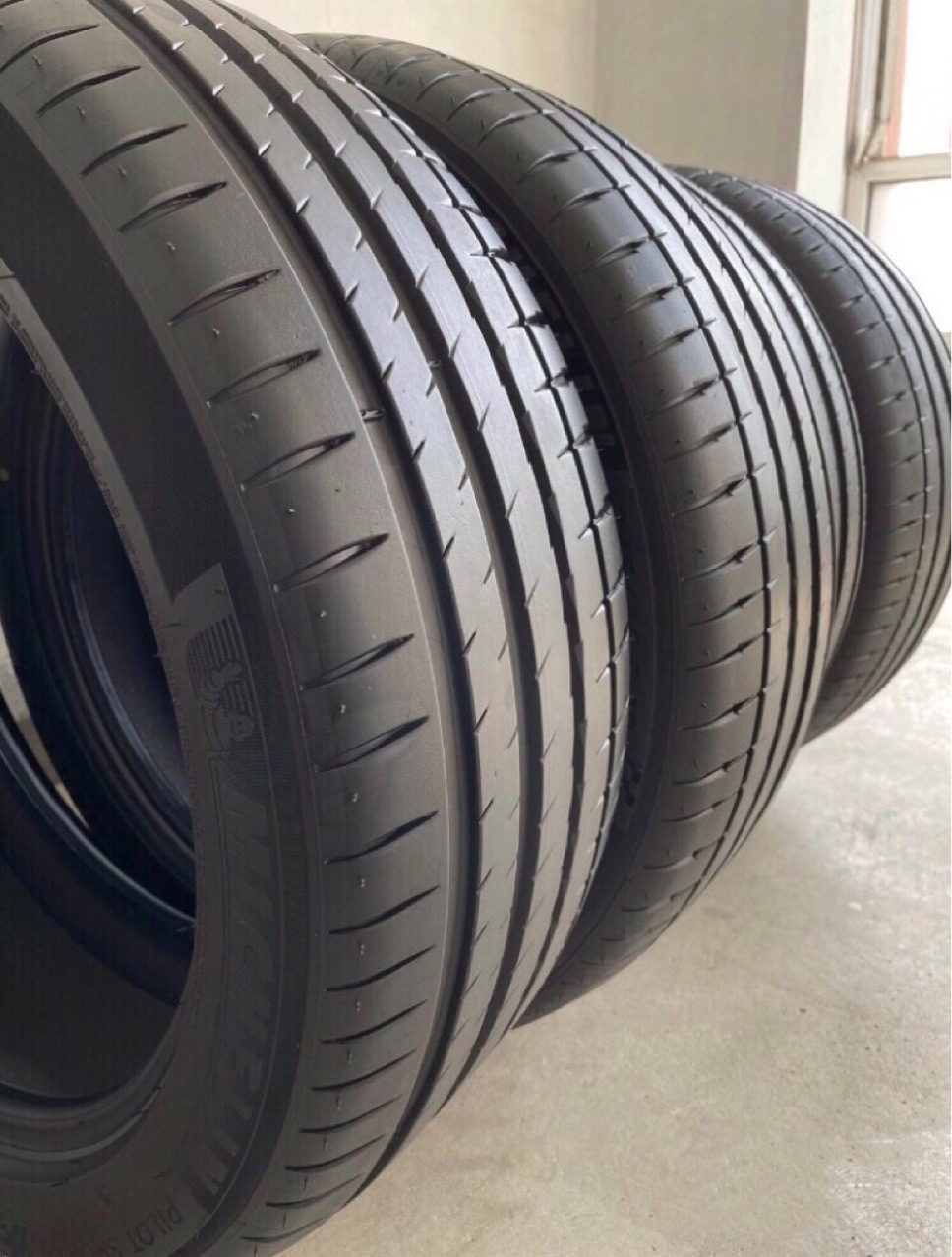 Used Michelin Tires 245/45R19 102W Racing 4 Suitable for Audi A6L Model S Xiaopeng P7
