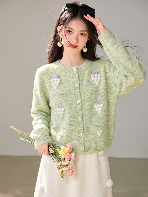 R7513 vintage cream orange hand-knitted grape-patterned mohair sweater for women, soft and versatile for autumn and winter wear R7513 vintage cream orange hand-knitted grape-patterned mohair sweater for women, soft and versatile for autumn and winter wear